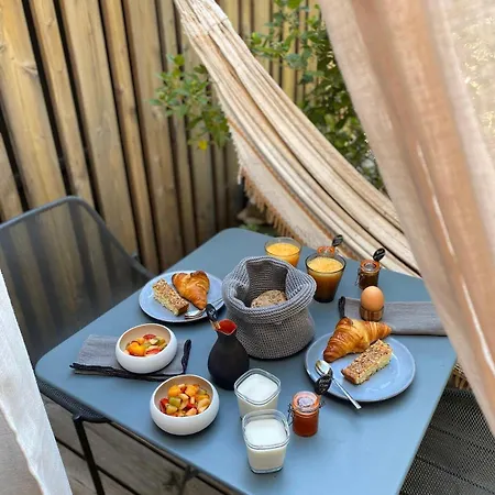 Bien Loin D'ici Couette-café