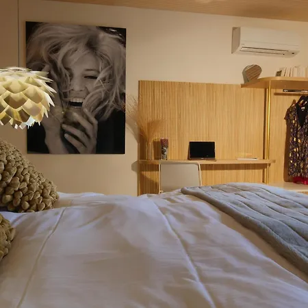 Bien Loin D'ici Nimes