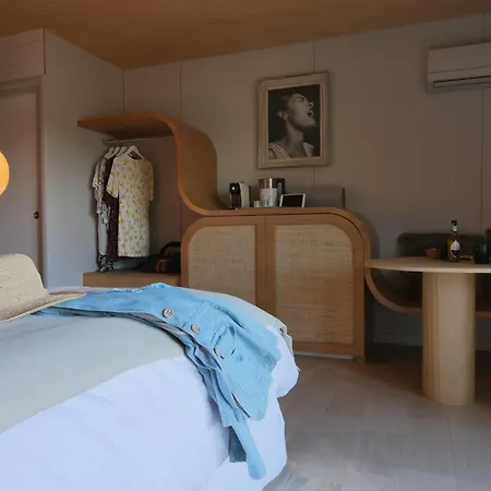 Bien Loin D'ici Bed & Breakfast