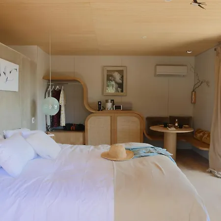 Bien Loin D'ici 4* Nîmes