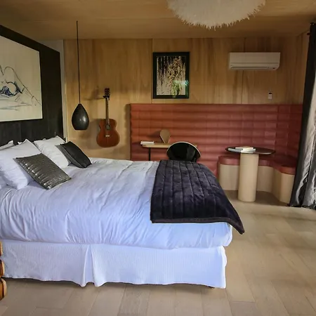 Bien Loin D'ici Bed & Breakfast Nimes