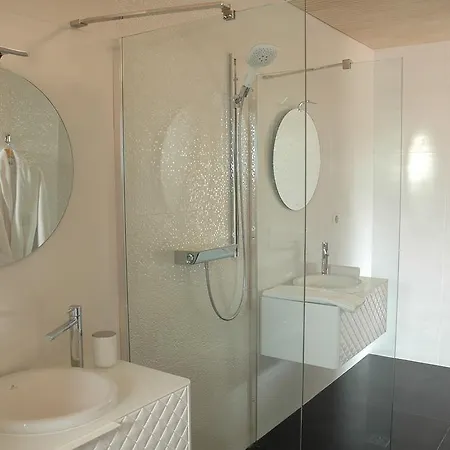 Bien Loin D'ici Nîmes