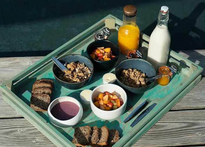 Bien Loin D'ici Nimes