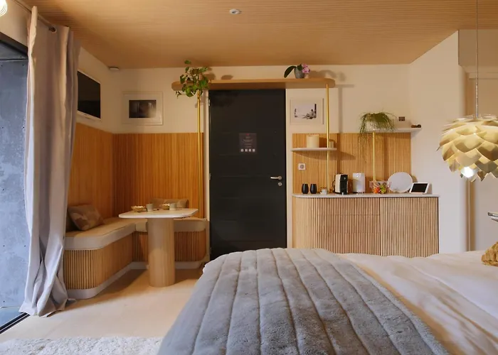 Bien Loin D'ici Couette-café 4*