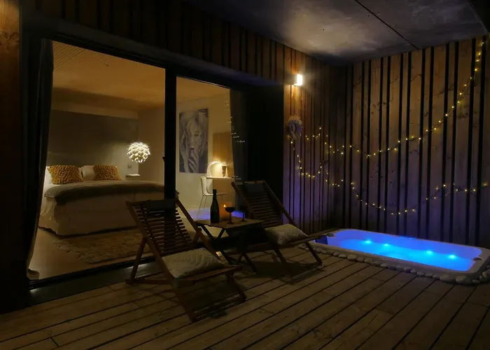 Bien Loin D'ici 4* Nimes