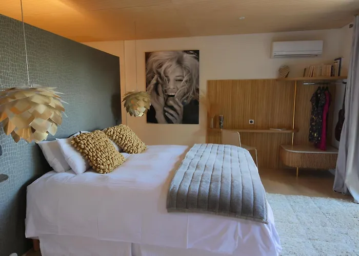 Bien Loin D'ici 4* Nimes