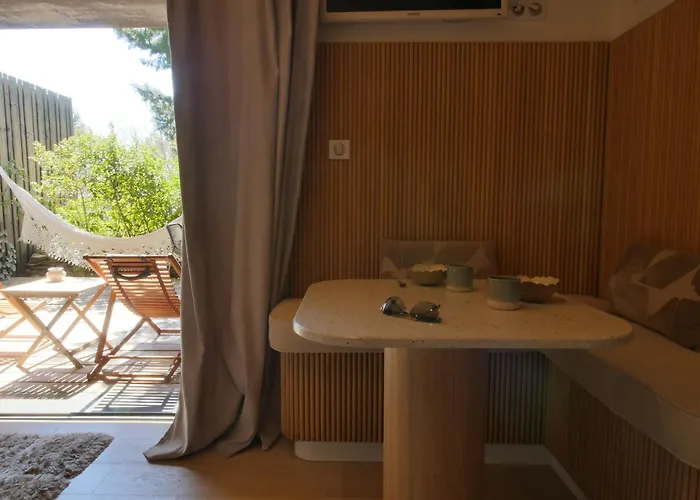 Bien Loin D'ici 4* Nimes