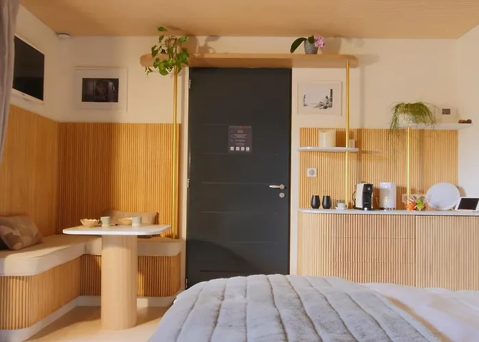 Bien Loin D'ici Couette-café Nîmes