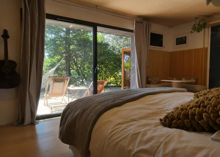 Bien Loin D'ici 4* Nîmes