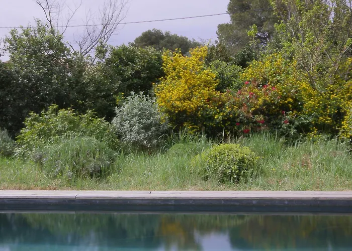 Bien Loin D'ici Bed & Breakfast Nîmes