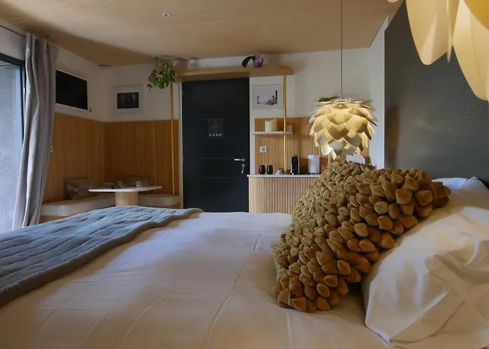 Bien Loin D'ici Couette-café 4*