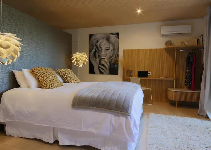 Bien Loin D'ici Bed & Breakfast Nîmes