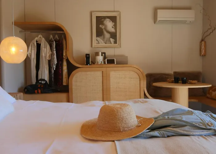 Bien Loin D'ici 4* Nimes