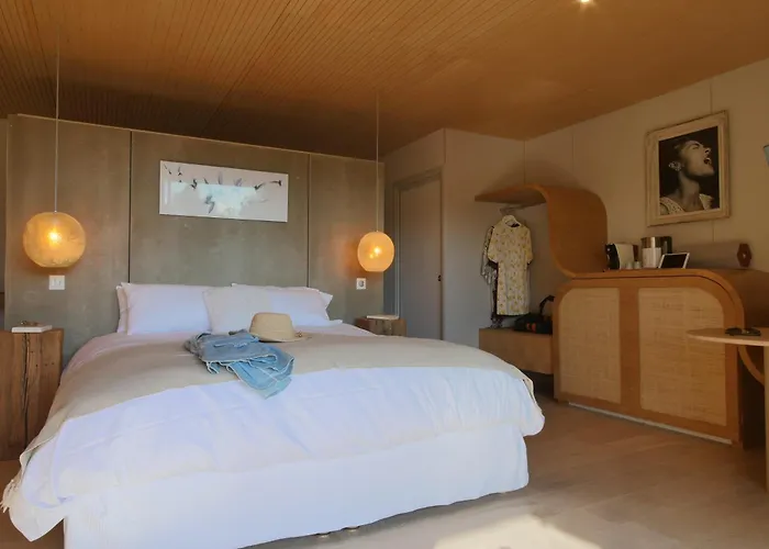 Bien Loin D'ici Couette-café 4*