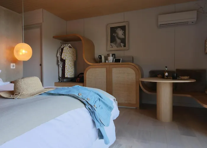 Bien Loin D'ici Bed & Breakfast