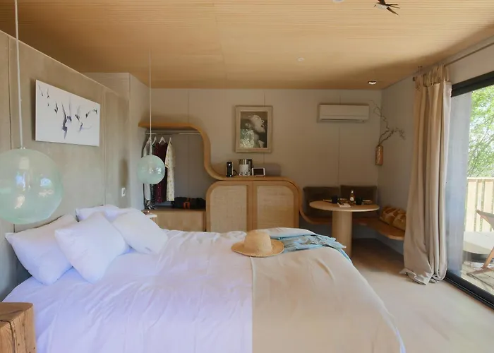 Bien Loin D'ici 4* Nîmes