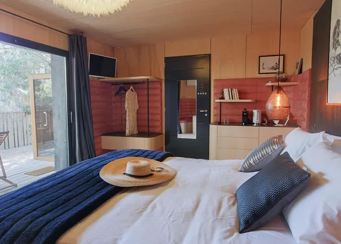 Bien Loin D'ici Bed & Breakfast Nîmes