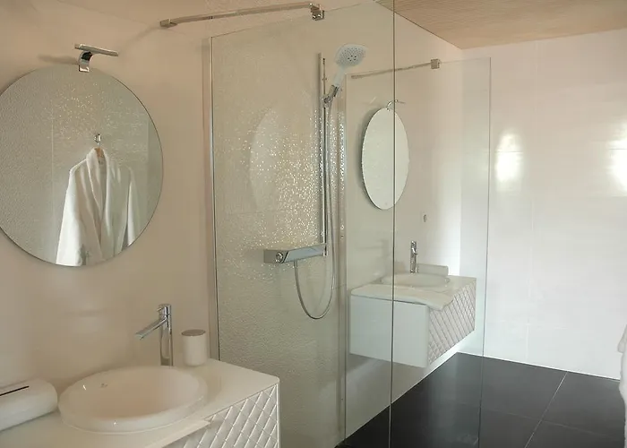 Bien Loin D'ici Nîmes