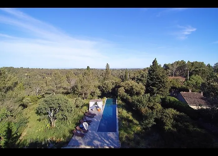 Bien Loin D'ici 4* Nîmes