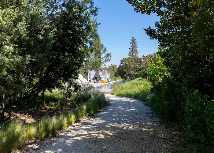 Bien Loin D'ici 4* Nîmes