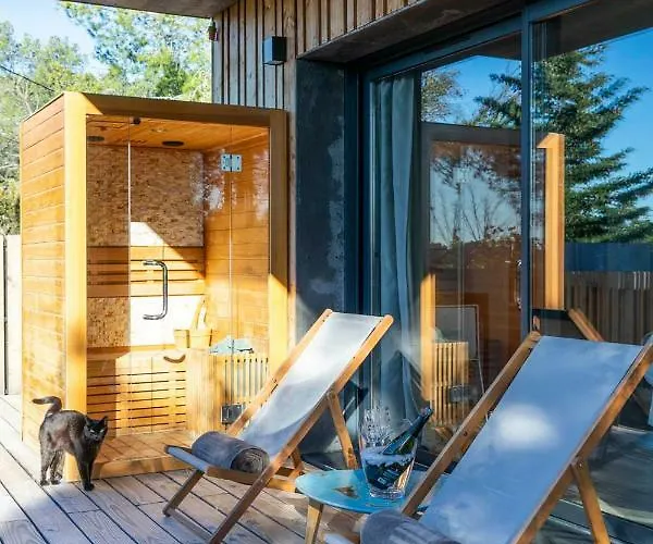 Bien Loin D'ici Nimes